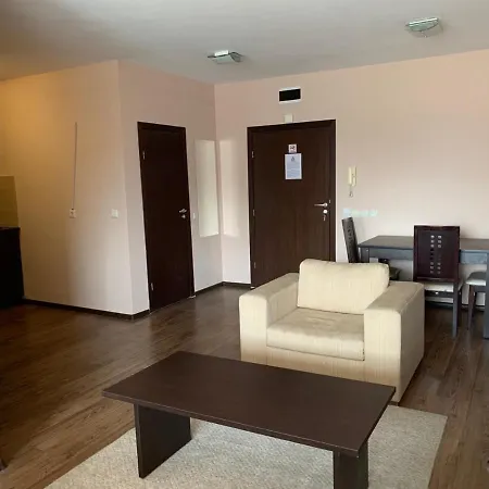 в комплекс Royal Towers バンスコ